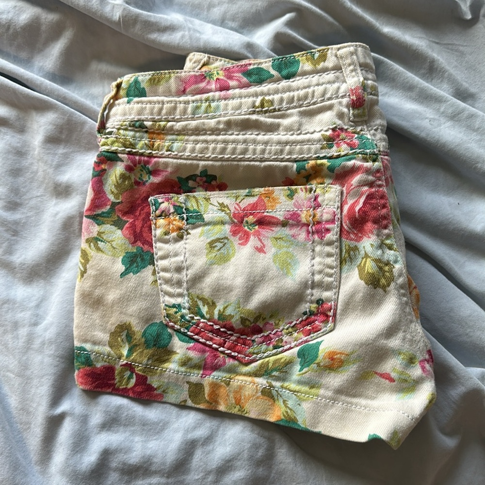 Vanilla Star Denim Floral Print Shorts Size 7 - Picture 3 of 4